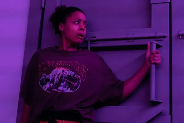 İlk olarak Temmuz 2022'de yayımlanan Witness Number 3'de, Sue Johnstone, Katherine Field ve Ruaridh Mollica da rol alıyor (Netflix)