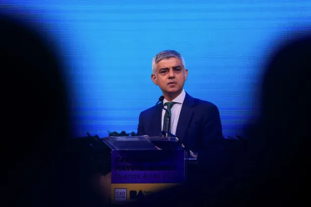 Beyaz ailelerin "gerçek Londralıları temsil etmediği" iddiası Sadiq Khan'ı zora soktu