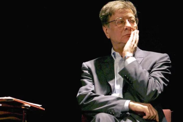 درويش عقبة  وجدار أم نافذة على المستقبل؟