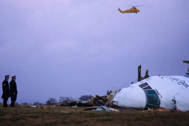 حطام طائرة بان أميركا الرحلة 103 بعد تحطمها في بلدة لوكربي بأسكوتلندا في عام 1988 (أرشيفية - متداولة)