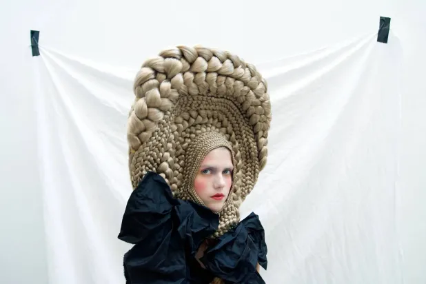 شعر مستعار مضفر من ماريسول سواريز (متحف الفنون الزخرفية في باريس)