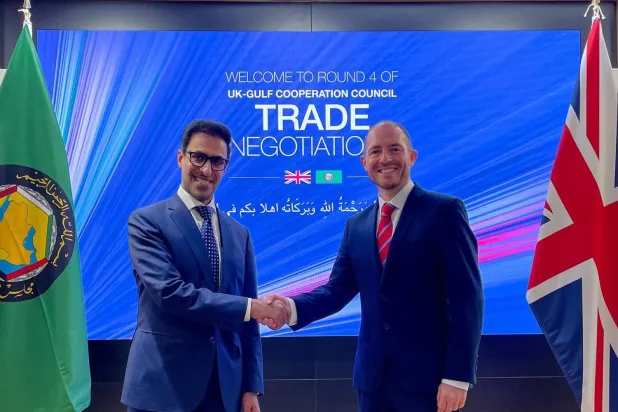 UK Chief Negotiator for the UK-GCC Free Trade Agreement (FTA) Tom Wintle meets with GCC Chief Negotiator, Dr. Raja bin Manahi Al Marzouqi. (Asharq Al-Awsat) 
