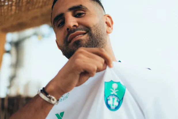 ریاض محرز تا سال ۲۰۲۷ بازیکن قلعه جام‌ها خواهد بود (باشگاه الاهلی)