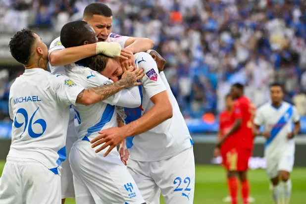 فرحة لاعبي الهلال بهدف سافيتش (علي خمج)