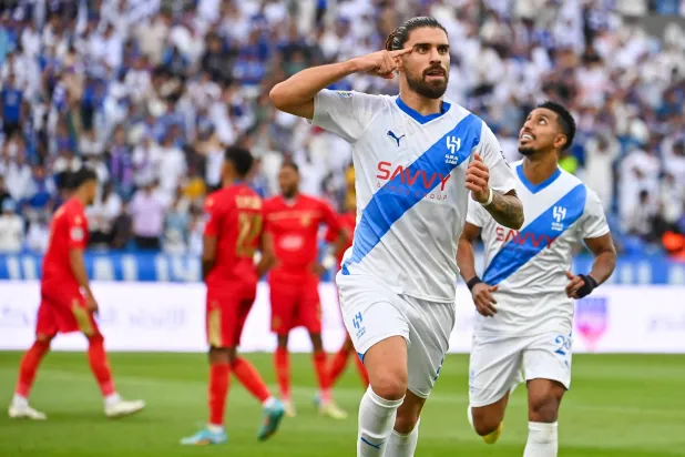 نيفيز لاعب الهلال يحتفل بهدفه في الوداد المغربي (علي خمج)