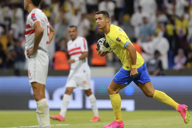 رونالدو يحتفل بعد تسجيله هدف التعادل للنصر (تصوير: عبد العزيز النومان)