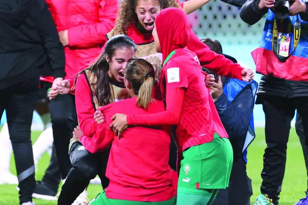 پرتھ میں مراکش کی خواتین کھلاڑی کولمبیا کے خلاف جیت کا جشن منا رہی ہیں (اے ایف پی) 