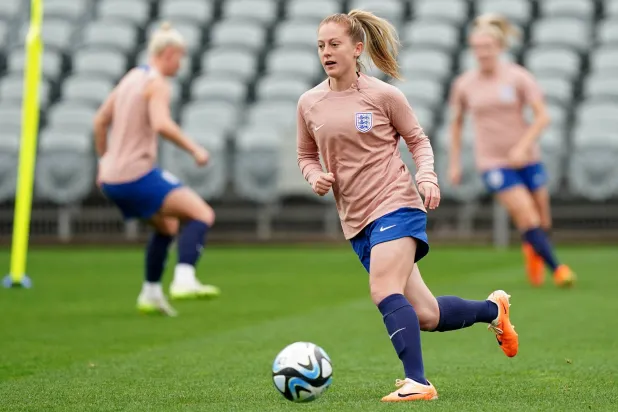 والش عادت للتدريبات الجماعية بعد تعرضها للإصابة (د.ب.أ)