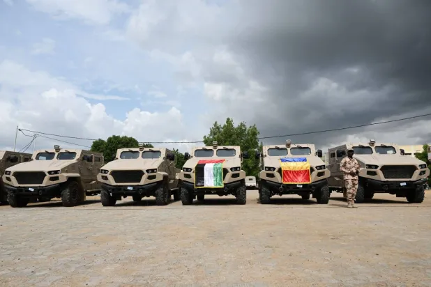 آليات عسكرية ومعدات أمنية مقدمة من الإمارات لتشاد (وام)