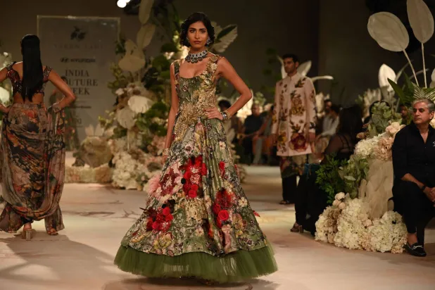 من عرض فارون بال (أ.ف.ب)