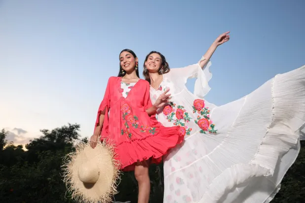 من تصاميم «المها» (هيئة الأزياء)