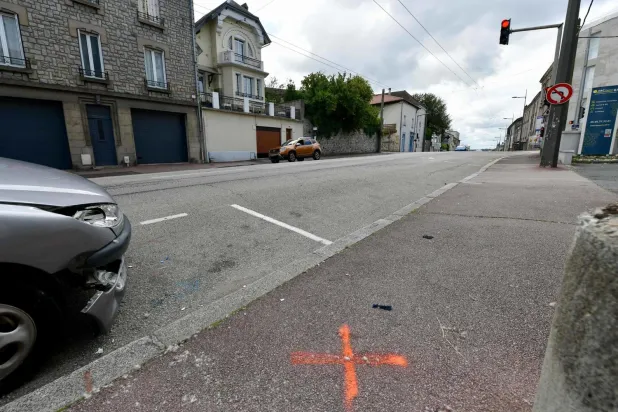 Fransa’nın Limoges şehrinde iki gencin yaşamını yitirdiği olay yeri. (AFP)