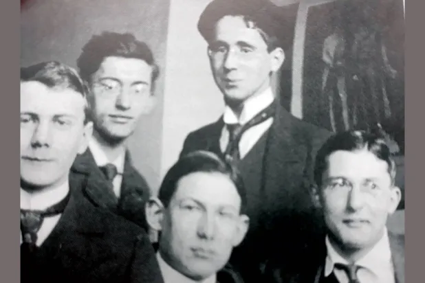 كيف تحطم جدار الرايخ الثاني في رأس بريشت قبل تحطيمه الجدار الرابع؟