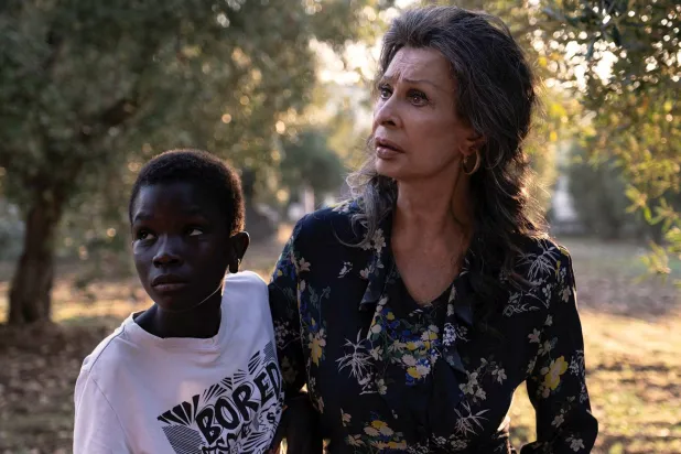 صوفيا لورين في فيلم أفريقيا تحت البحار