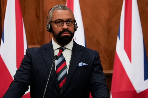 وزير الخارجية البريطاني جيمس كليفرلي (رويترز)