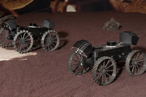 سيختار فريق المركبات الصغيرة «قائداً» سيوزع بدوره مهام العمل لتحقيق الهدف الجماعي (ناسا/كالتيك)