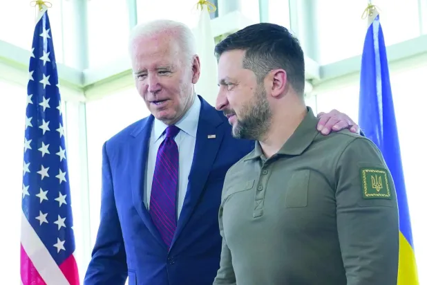 Biden ve Zelenskiy, Japonya’da düzenlenen G7 Zirvesi kapsamında bir araya geldiler. (AP)