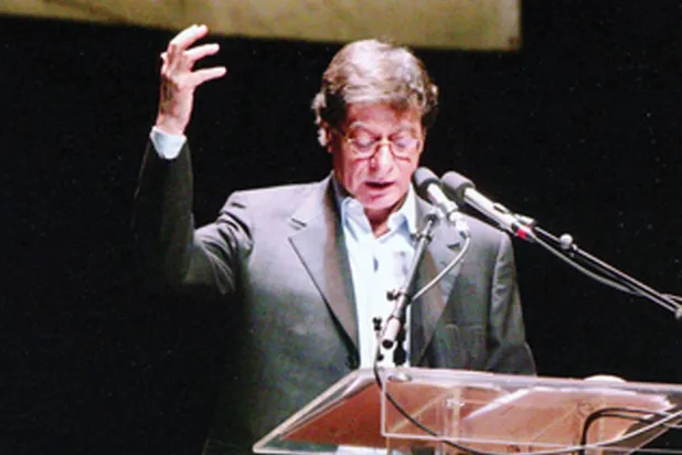 محمود درويش... حاضر في ذكرى غيابه