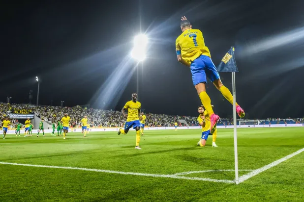 رونالدو محتفلاً بطريقته الشهيرة بعد تسجيله الهدف (تصوير: علي خمج)