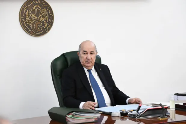 الرئيسي تبون أكد أن إنتاج المياه سيصل إلى مليار و400 مليون متر مكعب سنوياً بعد إنجاز مشروعات محطات تحلية مياه البحر (الرئاسة الجزائرية)