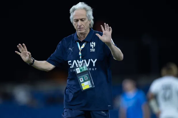 الشباب کلب کی ٹیم کے ساتھ میچ کے اختتام کے بعد جیسس (الہلال کلب میڈیا سینٹر)