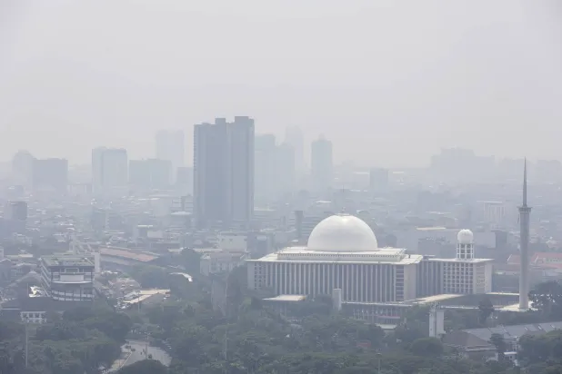 تشكل جاكرتا والمناطق المحيطة بها مدينة ضخمة تضم نحو ثلاثين مليون شخص (إ.ب.أ)