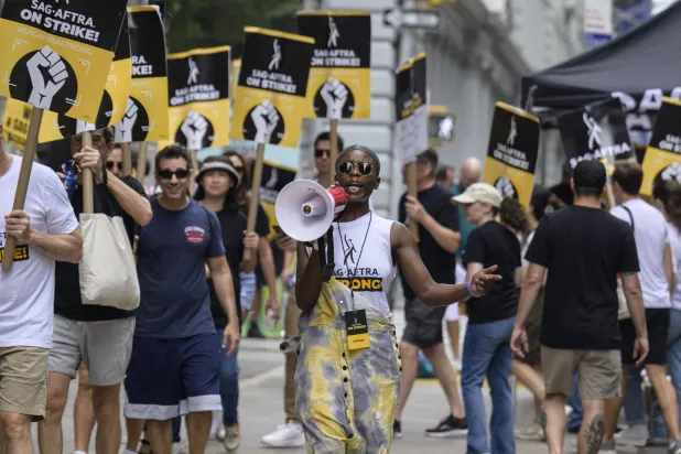 هوليوود المشلولة تبحث عن مَخرج للإضراب (أ.ف.ب)