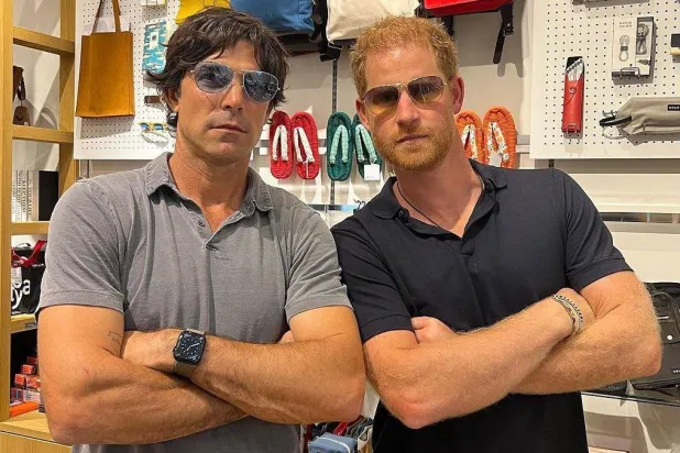 الأمير البريطاني هاري يظهر إلى جانب صديقه ناتشو فيغيراس في احد المتاجر بطوكيو (إنستغرام)