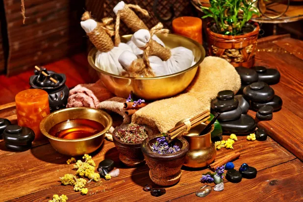 الأيورفيدا علاج قديم يعتمد عليه الهنود على مر التاريخ (شاترستوك)