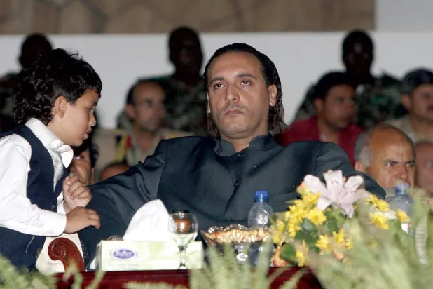 Hannibal Kaddafi’nin 2009 yılında, babası Muammer Kaddafi rejiminin kuruluşunun 40. yıldönümü münasebetiyle düzenlenen bir gösteriye katıldığında çekilmiş bir fotoğrafı (Getty Images)