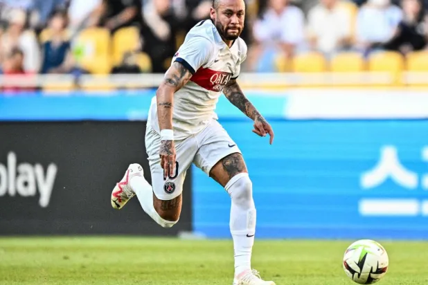 الهلاليون يترقبون حضور النجم البرازيلي على أحر من الجمر (أ.ف.ب)