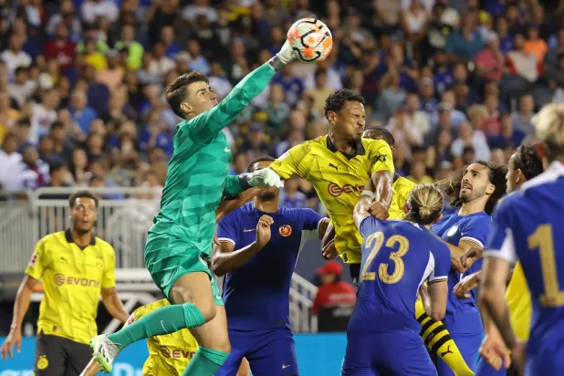 كيبا أريسابالاغا يدافع عن مرمى تشيلسي في المباراة الودية امام   دورتموند بداية الشهر الحالي(رويترز)