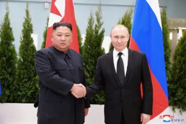 Kuzey Kore lideri Kim Jong-un ve Rusya Devlet Başkanı Vladimir Putin Rusya’nın Vladivostok kentinde (Reuters-Arşiv)