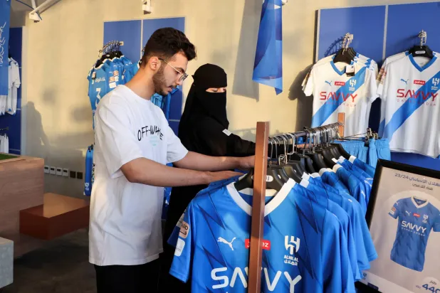 متاجر الهلال تتأهب لطرح رقم قميص «الساحر البرازيلي»