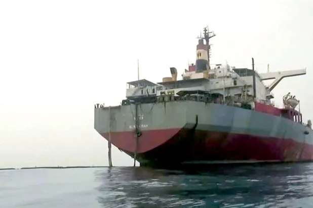 ناقلة صافر المتهالكة الراسية قبالة ميناء رأس عيسى غرب اليمن (الأمم المتحدة)
