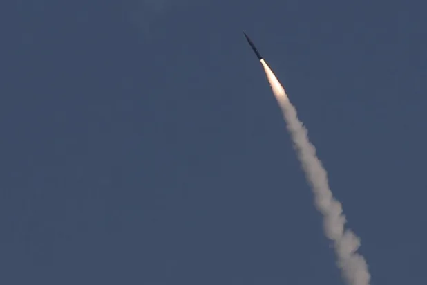 Arrow-3, hedefi vurmak için çıkarılabilir bir savaş başlığı ile donatıldı (Reuters)