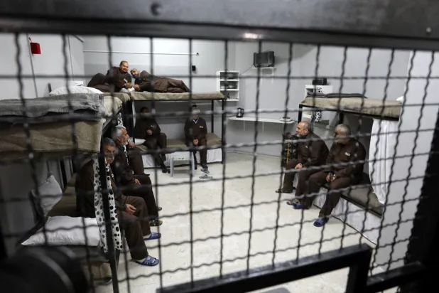 Filistinli tutuklular genellikle hapishane yönetimlerine taleplerine yanıt vermeleri için baskı yapmak amacıyla açlık grevi yapıyor (Filistin ajansları)