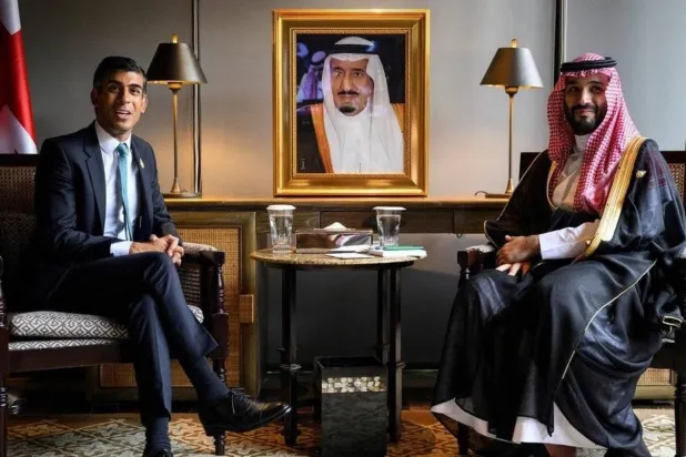 سعودی ولی عہد اور برطانوی وزیراعظم گزشتہ نومبر میں ملاقات کے دوران (رائٹرز)