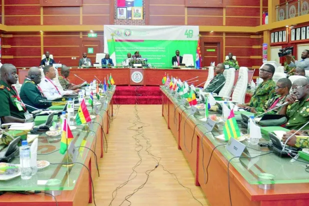 مسؤولون عسكريون بـ«إيكواس» يبحثون أزمة النيجر في أبوجا (إ.ب.أ)