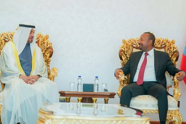 محمد بن زايد خلال لقائه آبي أحمد (حساب رئيس الوزراء الإثيوبي على «إكس»)