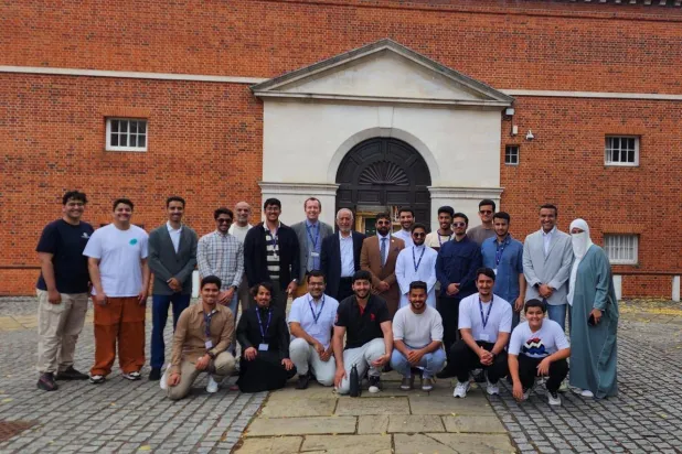 طلبة برنامج المعسكر الصيفي في جامعة أكسفورد (كاوست)