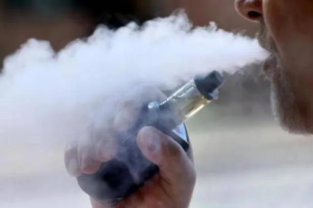 السجائر الإلكترونية تؤثر سلباً على الصحة (أ.ب)