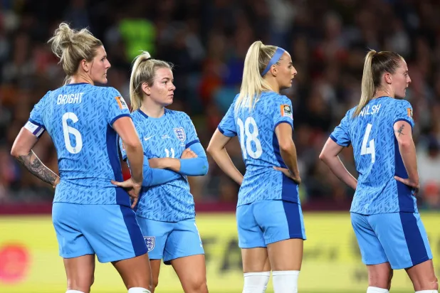 حسرة كبيرة للاعبات إنجلترا (رويترز)
