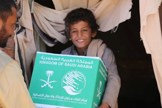 مرکز امداد و اقدامات بشردوستانه ملک سلمان کمک های غذایی در کشورهای مختلف توزیع می کند (واس)