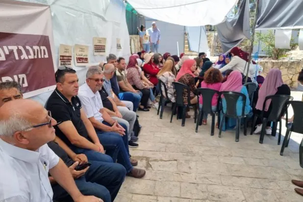 İsrail polisiyle Arap yerel yetkililer arasında çatışma çıktı