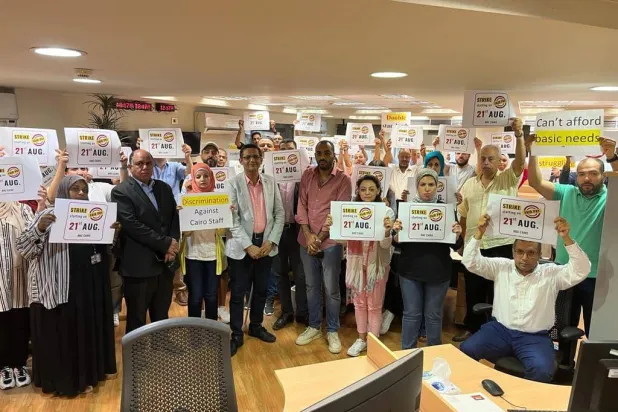 صورة نشرها نقيب الصحافيين المصريين خالد البلشي عن الإضراب الجديد لصحافيي «بي بي سي» في القاهرة