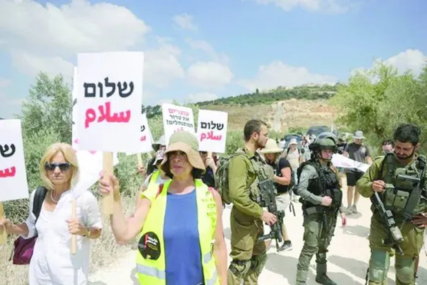 گذشتہ جولائی میں "حومش" نامی بستی کے افراد پر حملے سے قبل "انصار السلام" مارچ (رکن پارلیمنٹ عوفر کسیف کا دفتر)