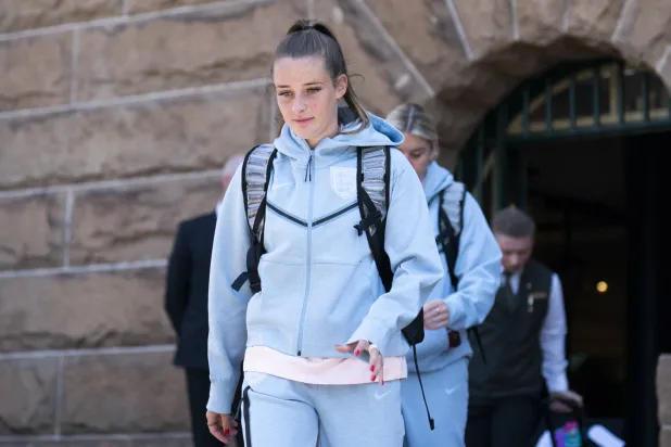 المنتخب الإنجليزي وصل إلى المملكة المتحدة بعد الخسارة أمام إسبانيا (د.ب.أ)