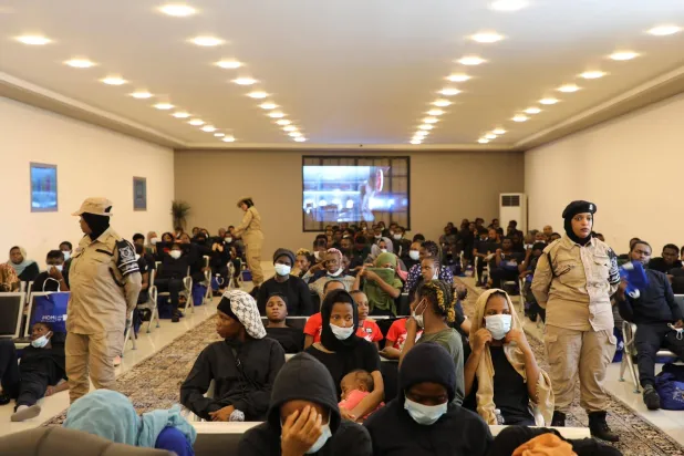 جانب من المهاجرين غير النظاميين المرحّلين من ليبيا إلى مصر ونيجيريا (وزارة الداخلية بحكومة «الوحدة»)