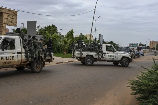 دورية للشرطة النيجرية في نيامي بالنيجر في 21 أغسطس 2023 (أ.ف.ب)